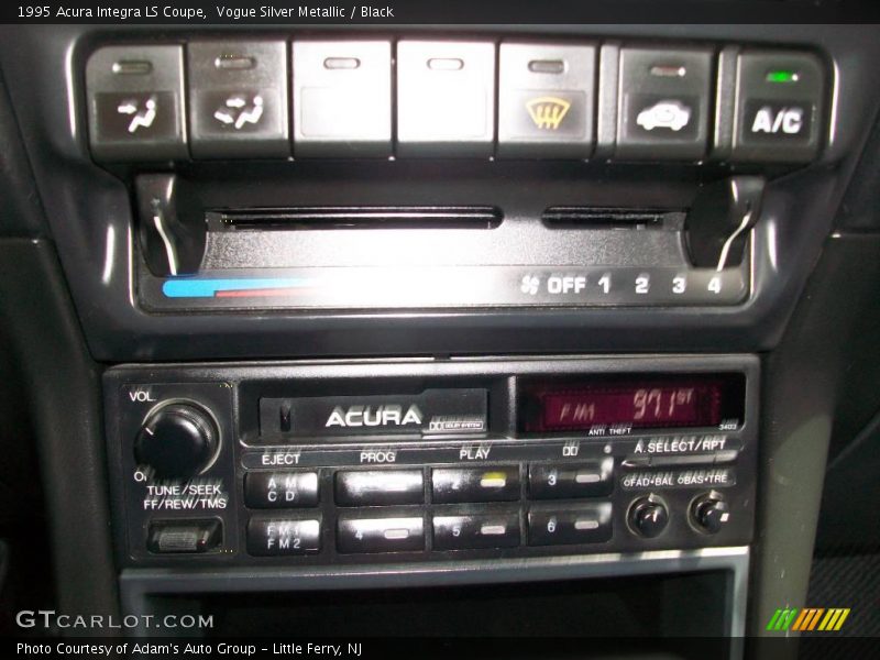 Vogue Silver Metallic / Black 1995 Acura Integra LS Coupe