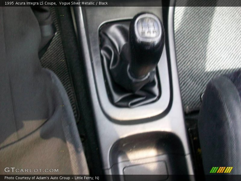 Vogue Silver Metallic / Black 1995 Acura Integra LS Coupe