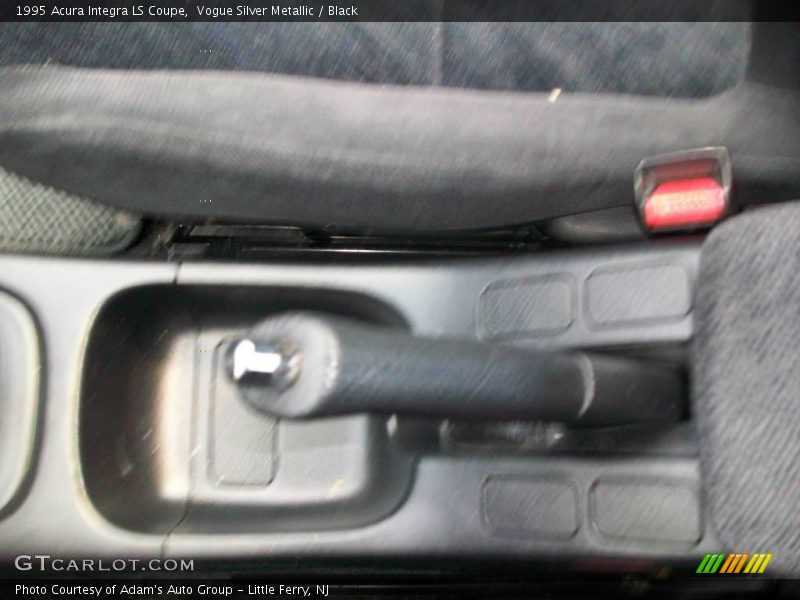 Vogue Silver Metallic / Black 1995 Acura Integra LS Coupe