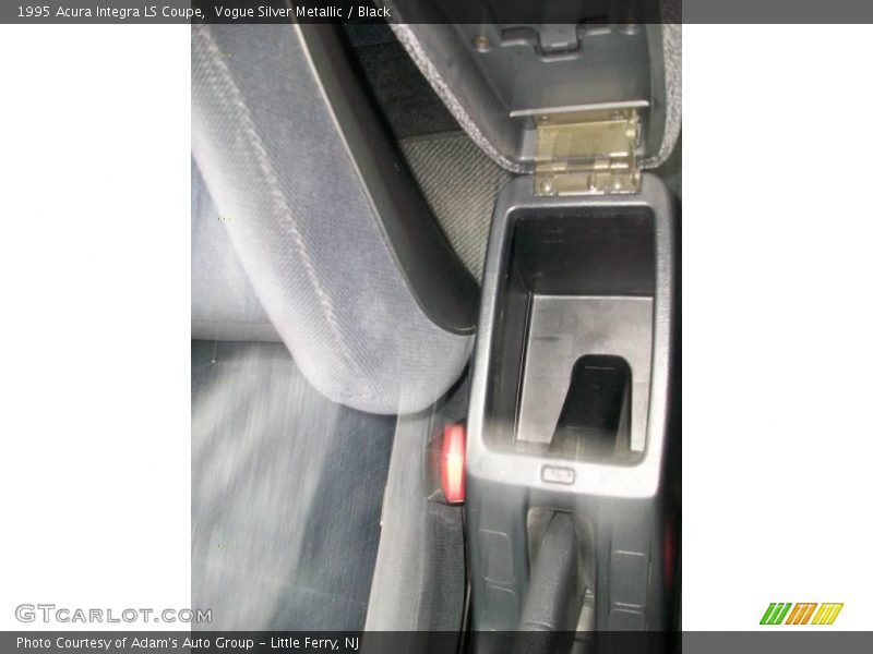 Vogue Silver Metallic / Black 1995 Acura Integra LS Coupe