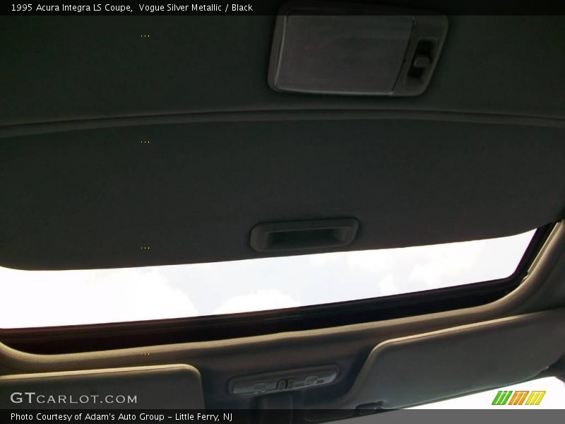 Vogue Silver Metallic / Black 1995 Acura Integra LS Coupe