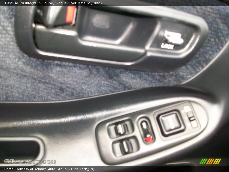 Vogue Silver Metallic / Black 1995 Acura Integra LS Coupe