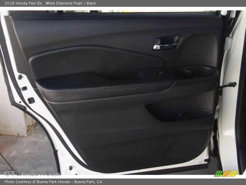 White Diamond Pearl / Black 2018 Honda Pilot EX
