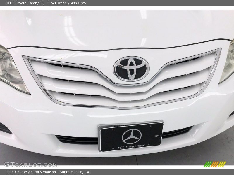 Super White / Ash Gray 2010 Toyota Camry LE