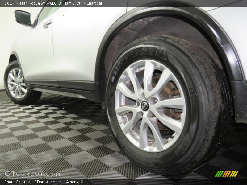 Brilliant Silver / Charcoal 2017 Nissan Rogue SV AWD