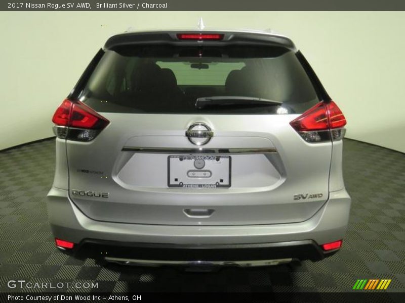 Brilliant Silver / Charcoal 2017 Nissan Rogue SV AWD