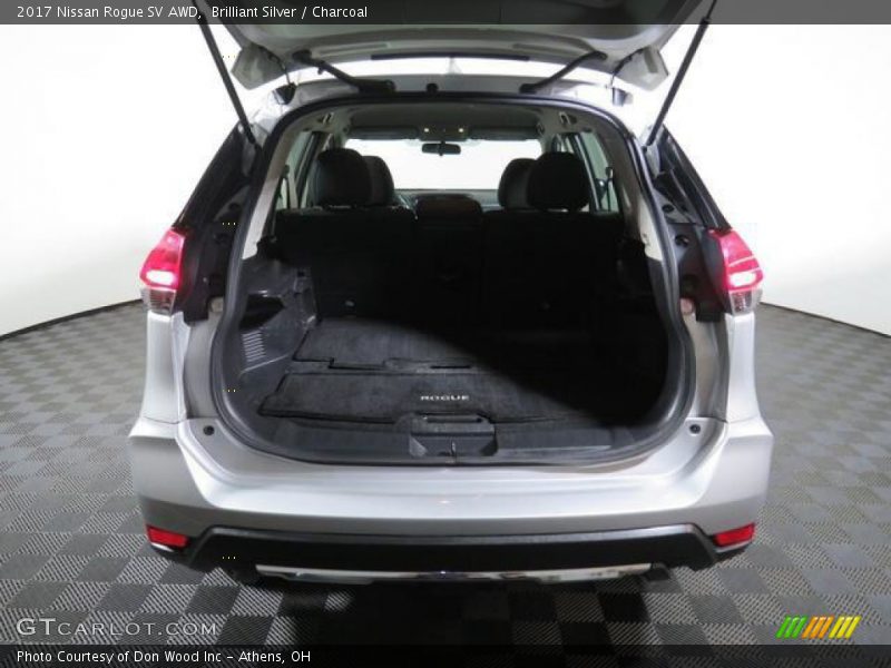 Brilliant Silver / Charcoal 2017 Nissan Rogue SV AWD