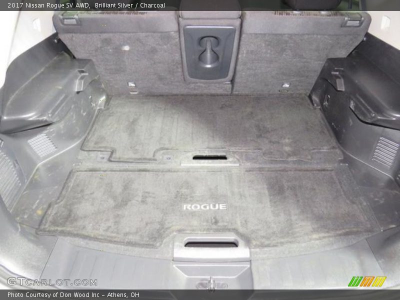 Brilliant Silver / Charcoal 2017 Nissan Rogue SV AWD
