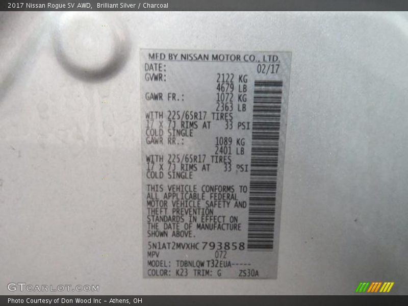 Brilliant Silver / Charcoal 2017 Nissan Rogue SV AWD