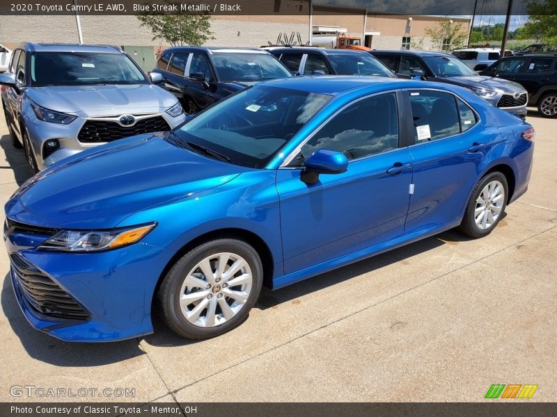 Front 3/4 View of 2020 Camry LE AWD
