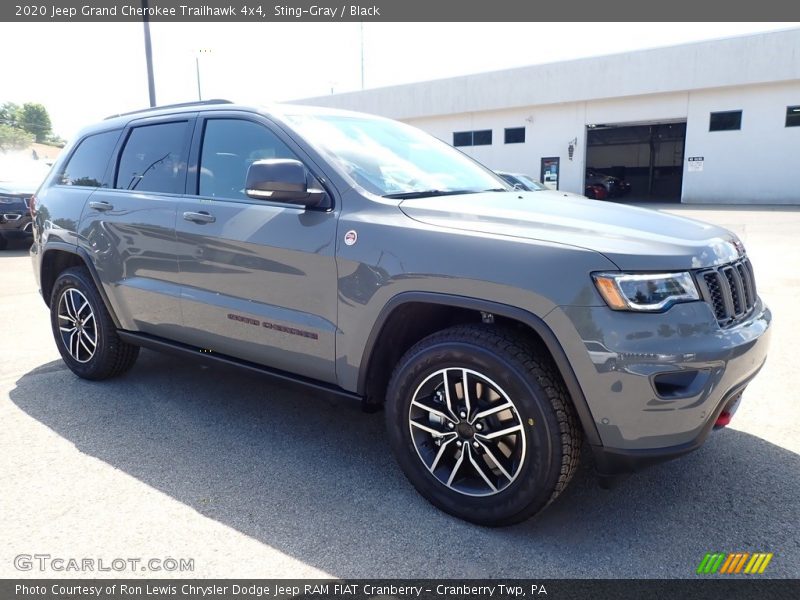 Front 3/4 View of 2020 Grand Cherokee Trailhawk 4x4