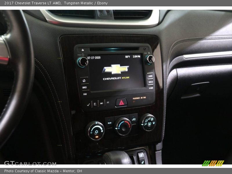 Tungsten Metallic / Ebony 2017 Chevrolet Traverse LT AWD