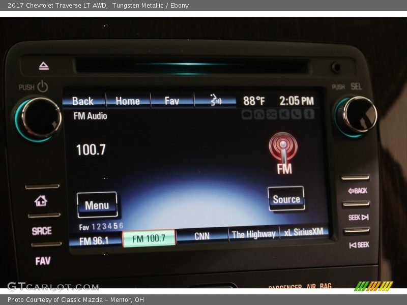 Tungsten Metallic / Ebony 2017 Chevrolet Traverse LT AWD