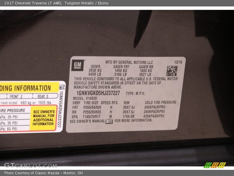 Tungsten Metallic / Ebony 2017 Chevrolet Traverse LT AWD