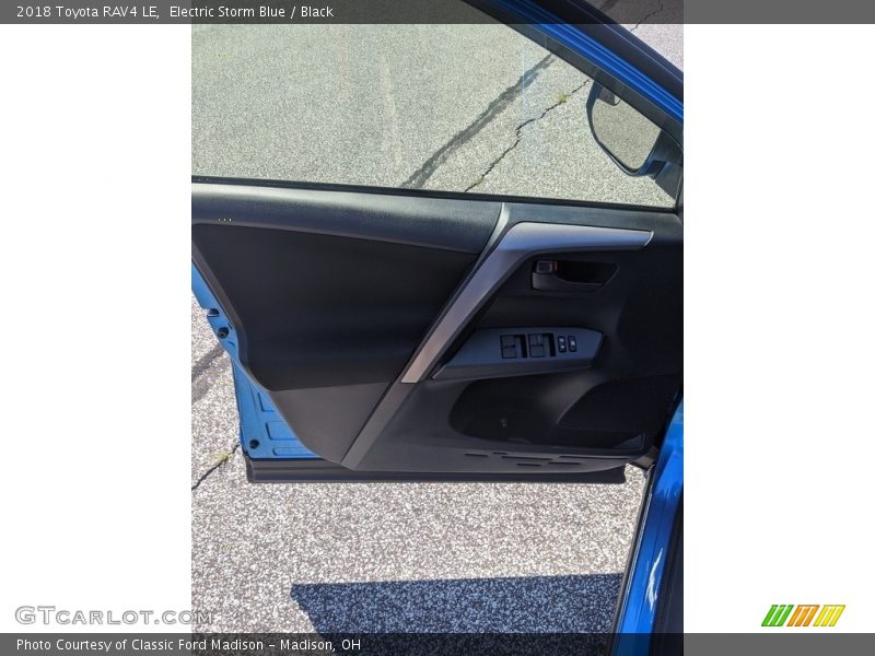 Electric Storm Blue / Black 2018 Toyota RAV4 LE