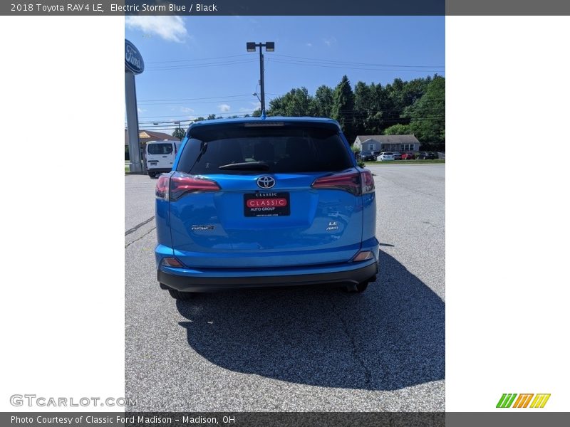 Electric Storm Blue / Black 2018 Toyota RAV4 LE