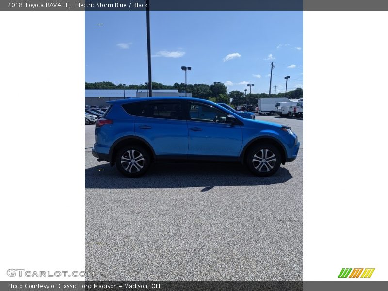 Electric Storm Blue / Black 2018 Toyota RAV4 LE