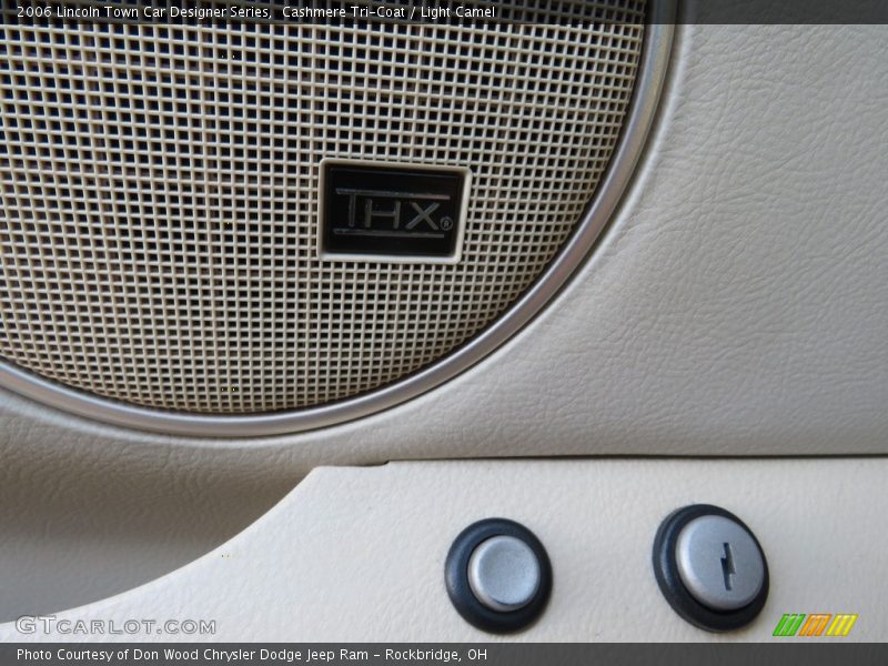 Cashmere Tri-Coat / Light Camel 2006 Lincoln Town Car Designer Series