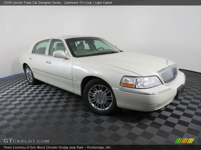 Cashmere Tri-Coat / Light Camel 2006 Lincoln Town Car Designer Series