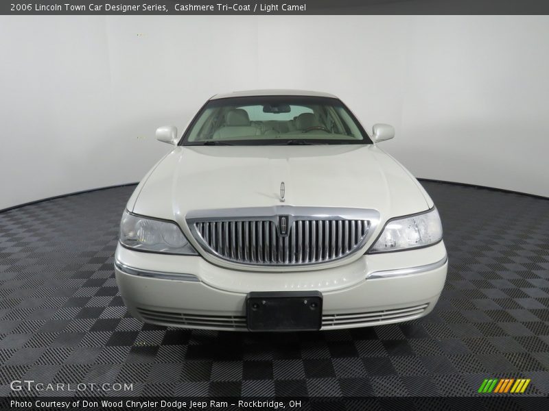 Cashmere Tri-Coat / Light Camel 2006 Lincoln Town Car Designer Series