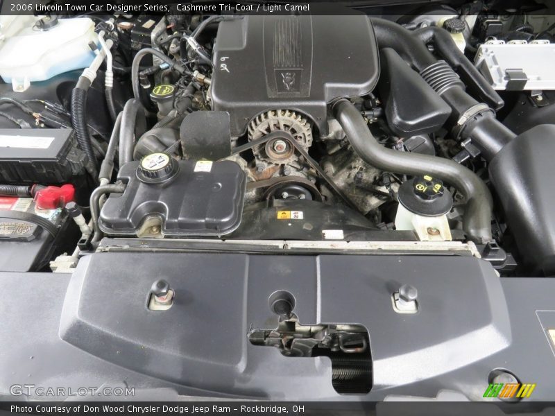 Cashmere Tri-Coat / Light Camel 2006 Lincoln Town Car Designer Series