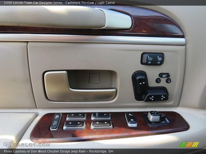 Cashmere Tri-Coat / Light Camel 2006 Lincoln Town Car Designer Series