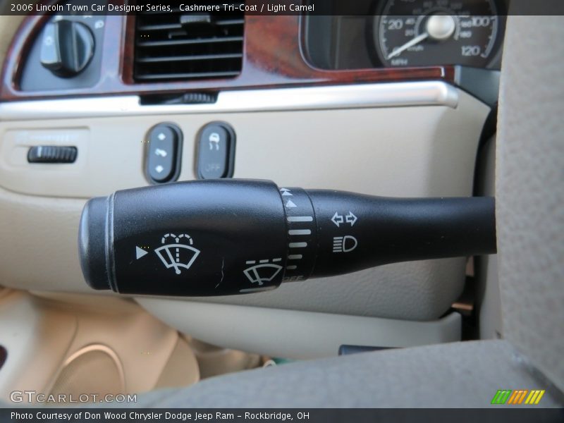 Cashmere Tri-Coat / Light Camel 2006 Lincoln Town Car Designer Series