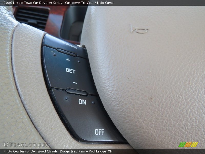 Cashmere Tri-Coat / Light Camel 2006 Lincoln Town Car Designer Series