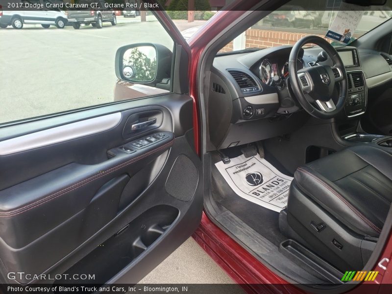 Octane Red / Black 2017 Dodge Grand Caravan GT