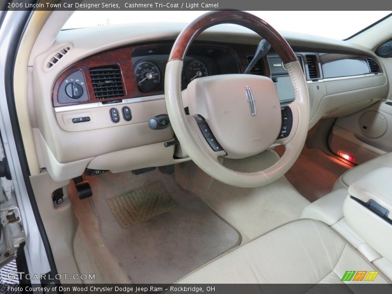 Cashmere Tri-Coat / Light Camel 2006 Lincoln Town Car Designer Series