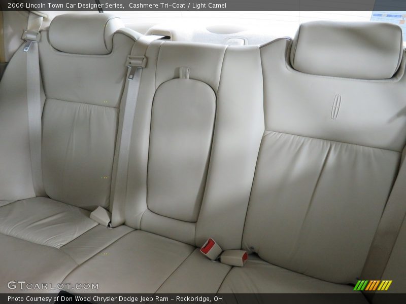 Cashmere Tri-Coat / Light Camel 2006 Lincoln Town Car Designer Series