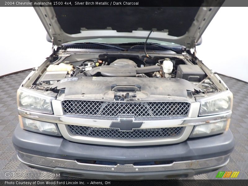 Silver Birch Metallic / Dark Charcoal 2004 Chevrolet Avalanche 1500 4x4