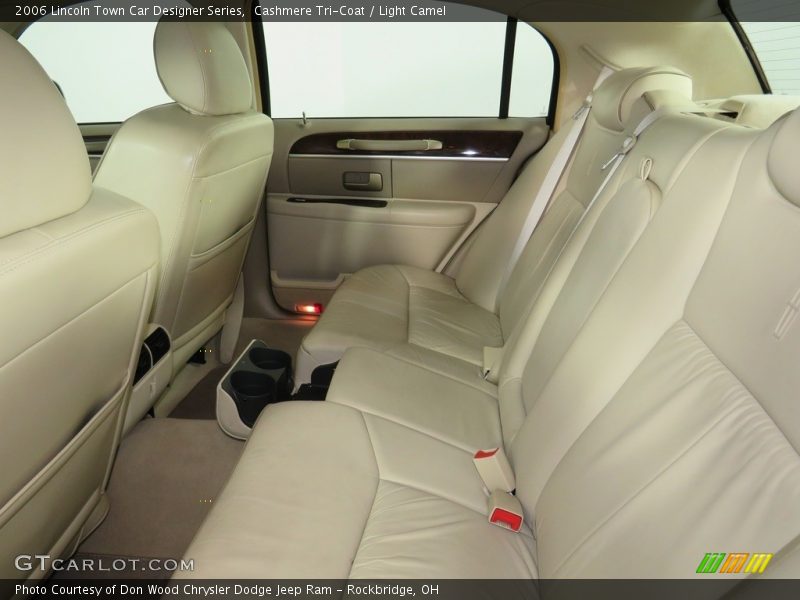 Cashmere Tri-Coat / Light Camel 2006 Lincoln Town Car Designer Series