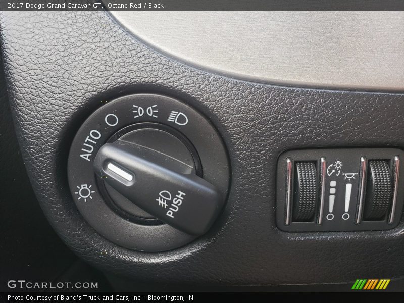 Octane Red / Black 2017 Dodge Grand Caravan GT