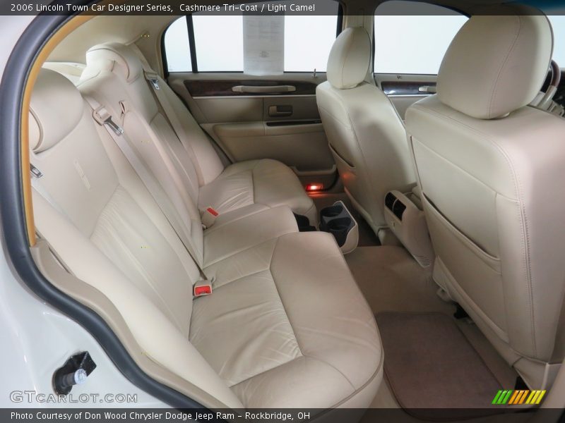 Cashmere Tri-Coat / Light Camel 2006 Lincoln Town Car Designer Series