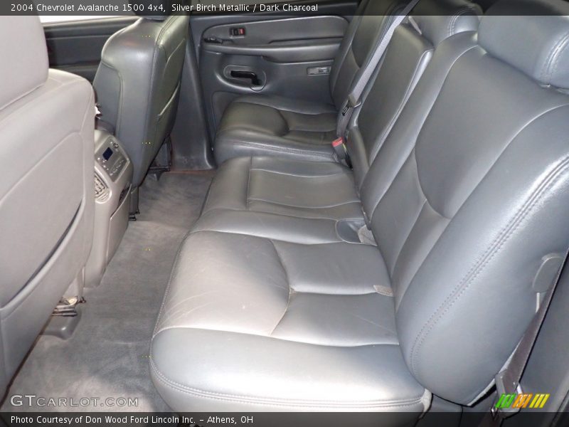 Silver Birch Metallic / Dark Charcoal 2004 Chevrolet Avalanche 1500 4x4