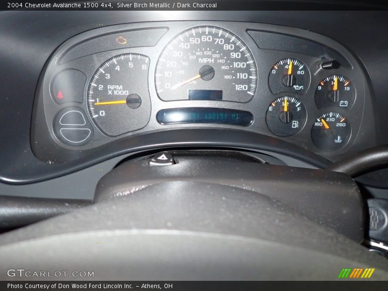 Silver Birch Metallic / Dark Charcoal 2004 Chevrolet Avalanche 1500 4x4