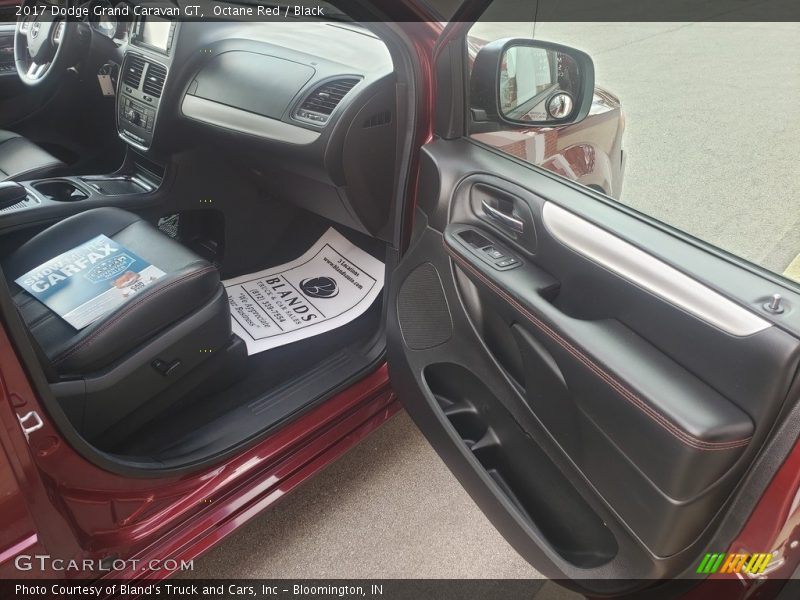 Octane Red / Black 2017 Dodge Grand Caravan GT