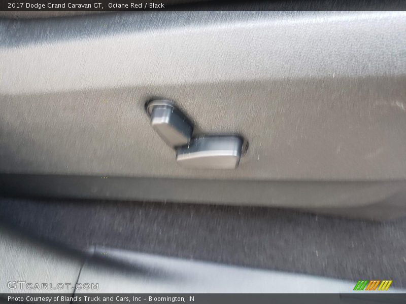 Octane Red / Black 2017 Dodge Grand Caravan GT