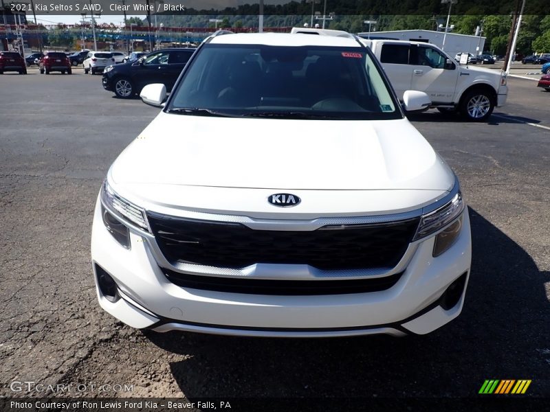 Clear White / Black 2021 Kia Seltos S AWD