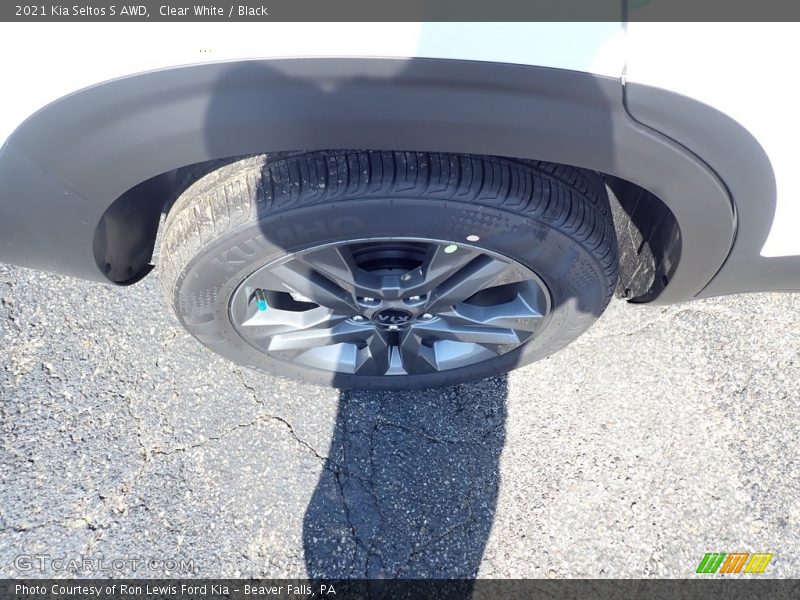 Clear White / Black 2021 Kia Seltos S AWD