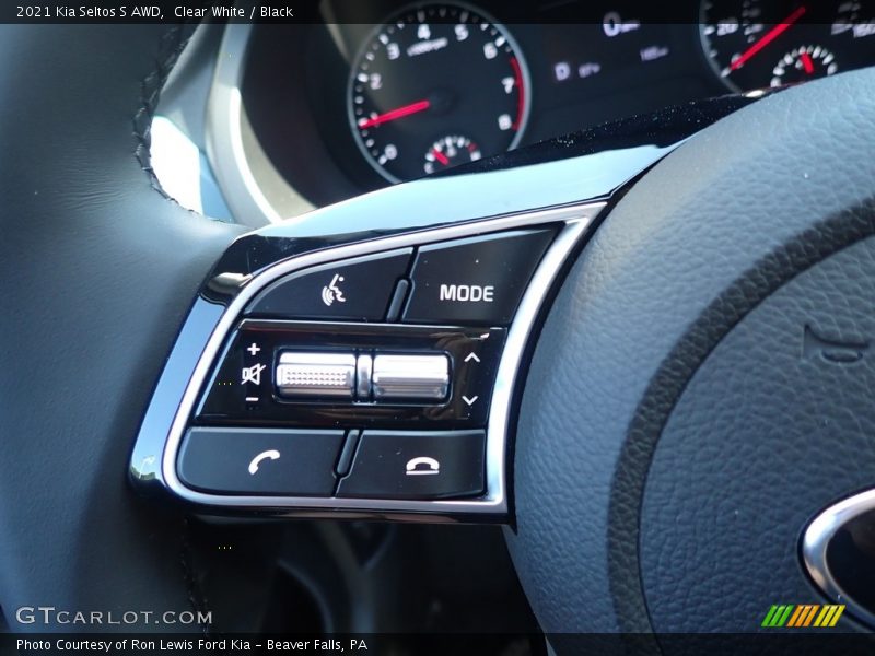 Clear White / Black 2021 Kia Seltos S AWD