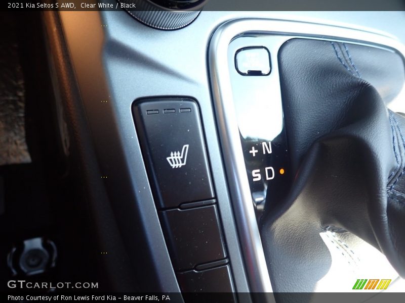 Clear White / Black 2021 Kia Seltos S AWD