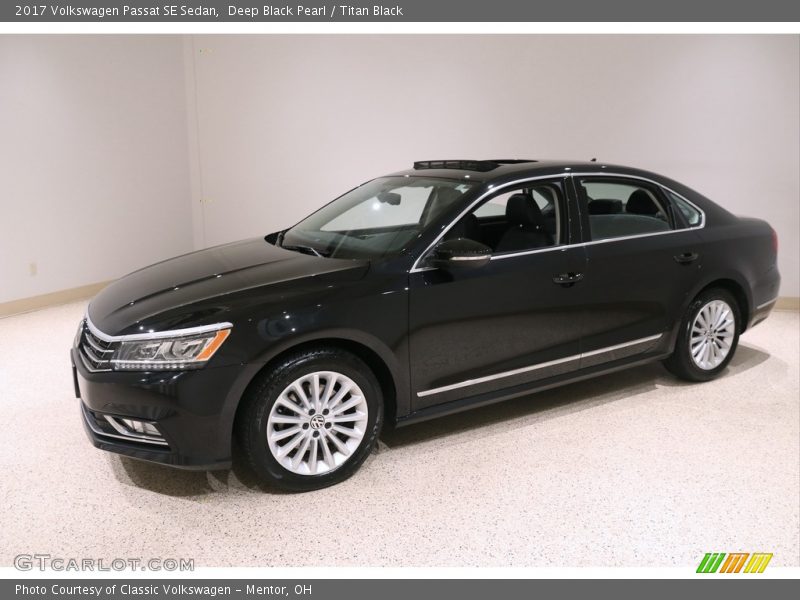 Deep Black Pearl / Titan Black 2017 Volkswagen Passat SE Sedan