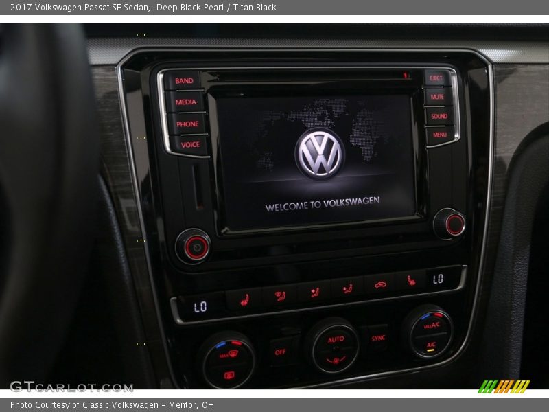 Deep Black Pearl / Titan Black 2017 Volkswagen Passat SE Sedan