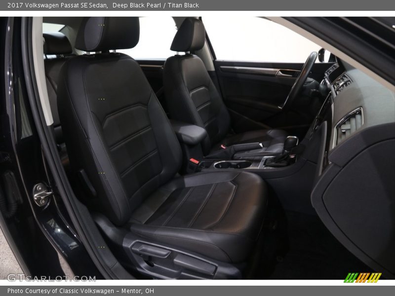 Deep Black Pearl / Titan Black 2017 Volkswagen Passat SE Sedan