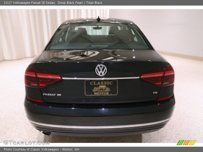 Deep Black Pearl / Titan Black 2017 Volkswagen Passat SE Sedan