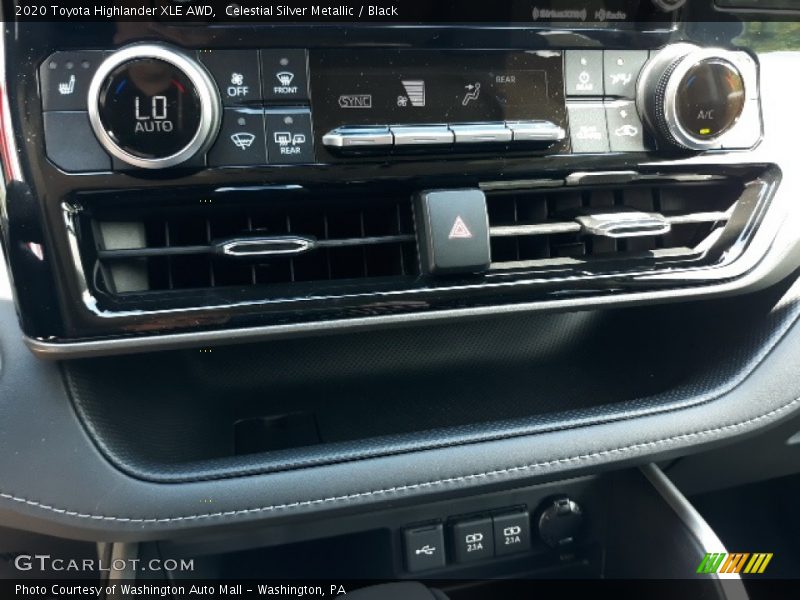 Celestial Silver Metallic / Black 2020 Toyota Highlander XLE AWD