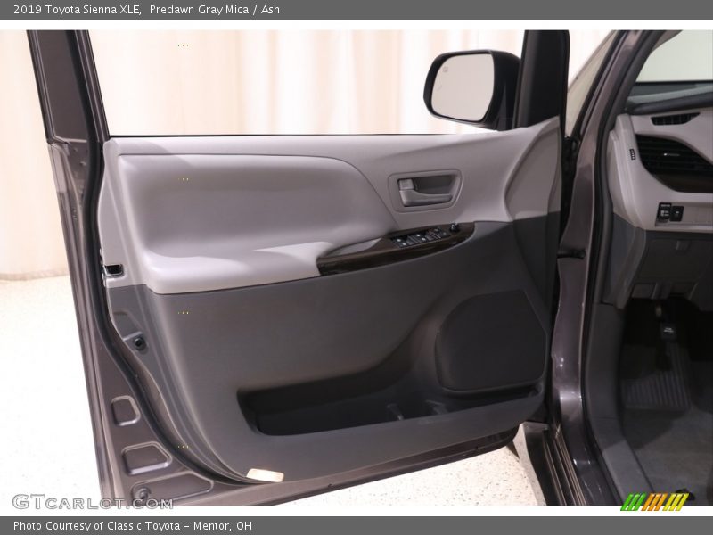 Predawn Gray Mica / Ash 2019 Toyota Sienna XLE