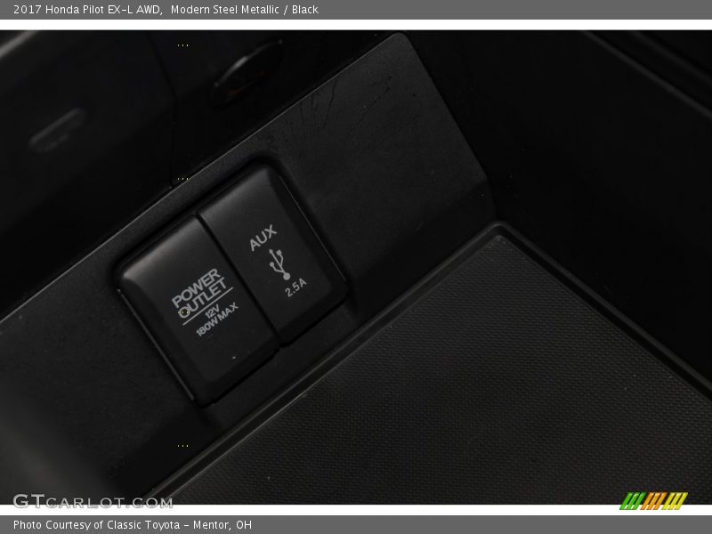 Modern Steel Metallic / Black 2017 Honda Pilot EX-L AWD